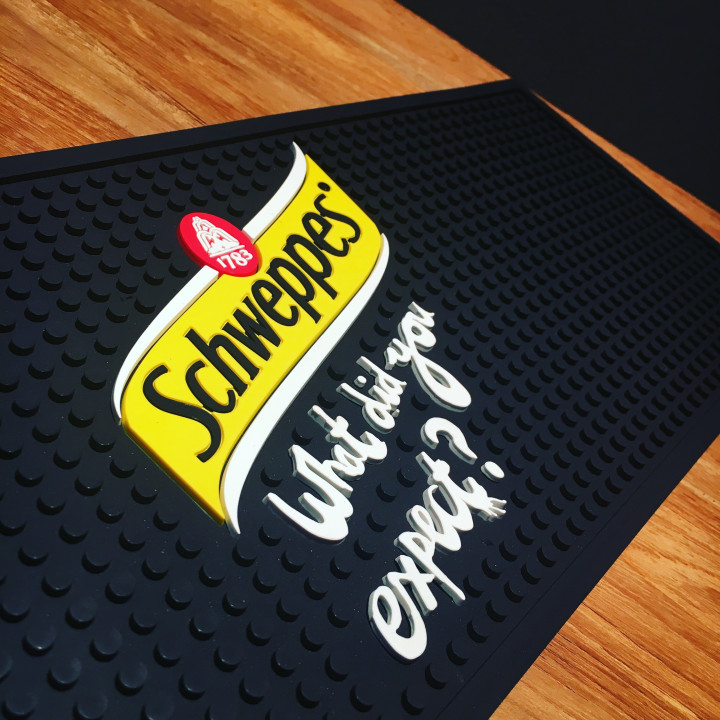 Bar runner Schweppes