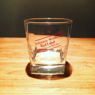 Glas Johnnie Walker on the rocks model 2