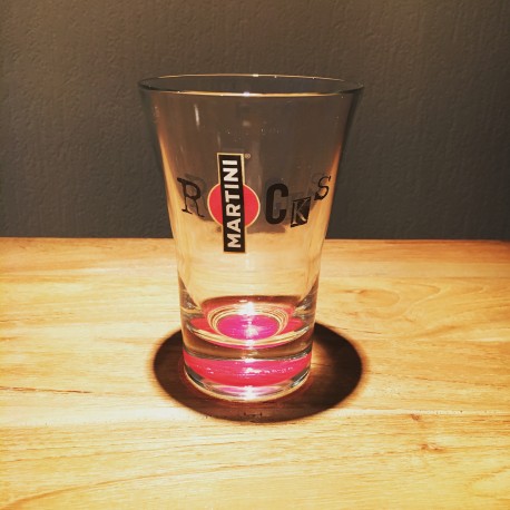 Verre Martini on the rocks fond rouge Verre Martini on the rocks fond rouge