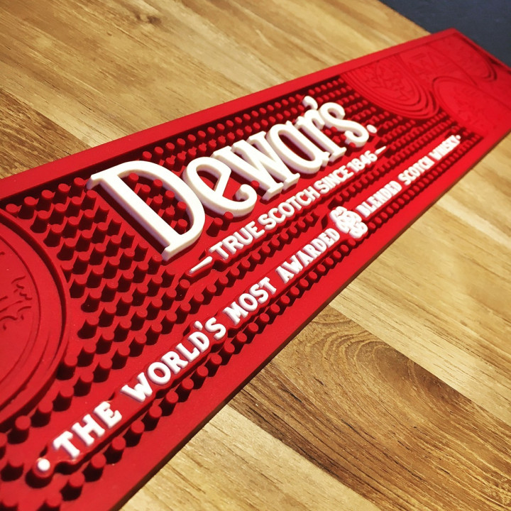 Bar runner Dewar's