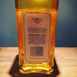 Bouteille factice Jack Daniel’s Honey géante