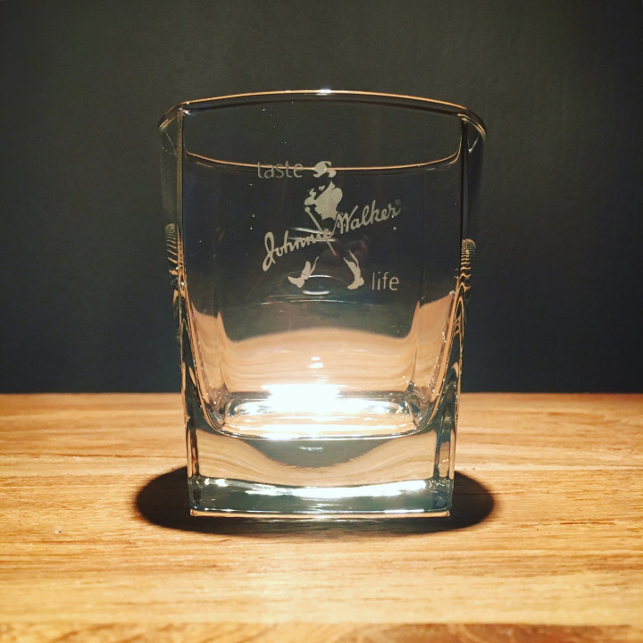 Glas Johnnie Walker on the rocks model 3