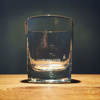 Glass Johnnie Walker on the rocks model 5
