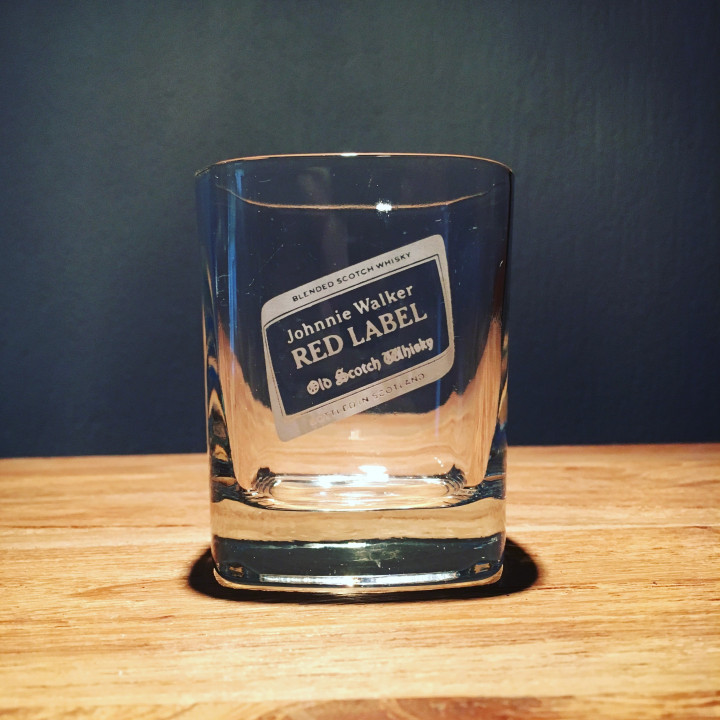 Glass Johnnie Walker on the rocks model 6