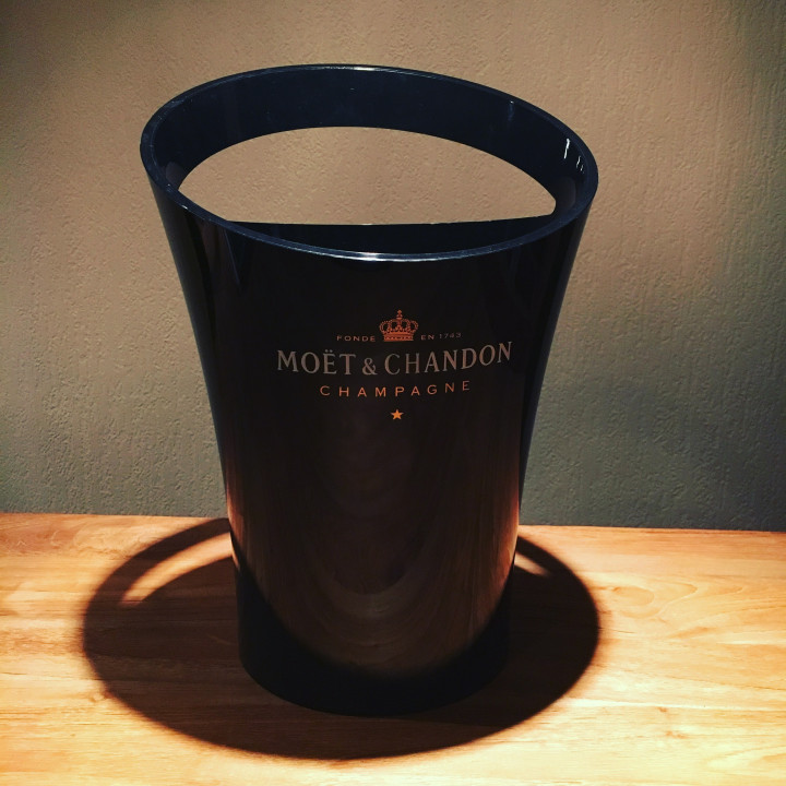 Bottle bucket Moet & Chandon black 1b white letters