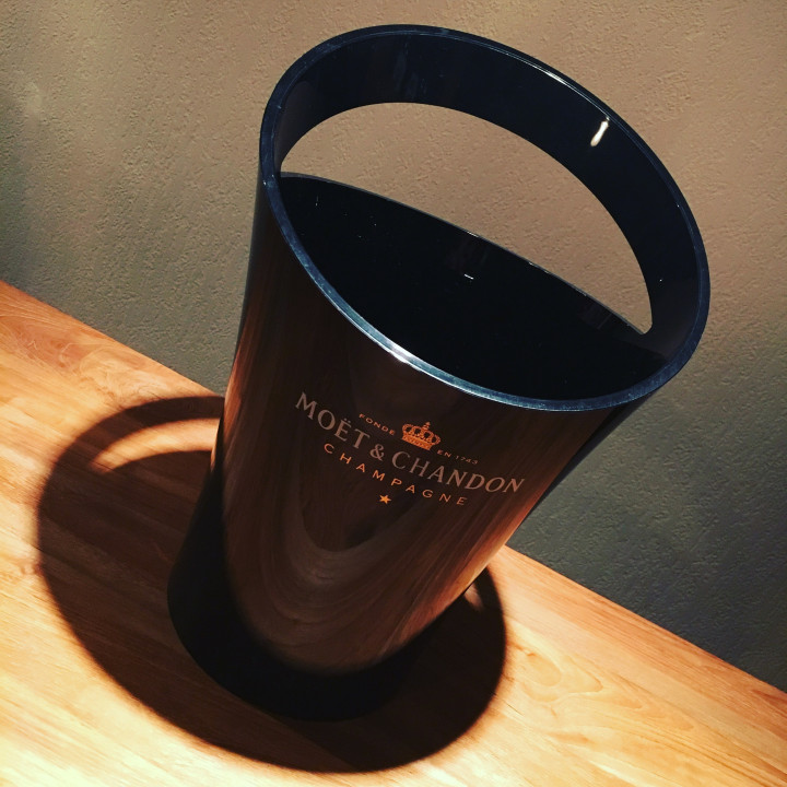 Bottle bucket Moet & Chandon black 1b white letters