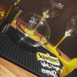 Set Schweppes glasses + Bar runner + cocktail jigger