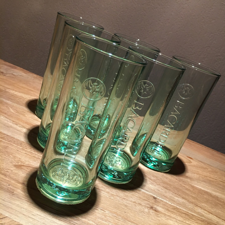 Glas Bacardi long drink groen