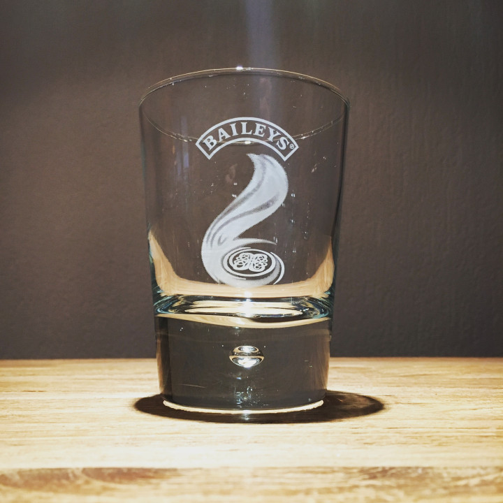 Verre Baileys flamme