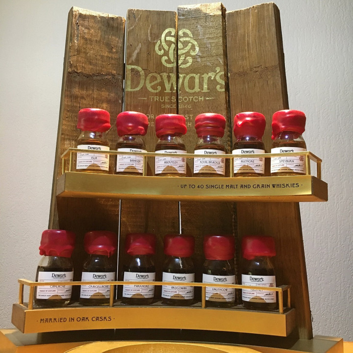 Glorifier Dewar's deluxe