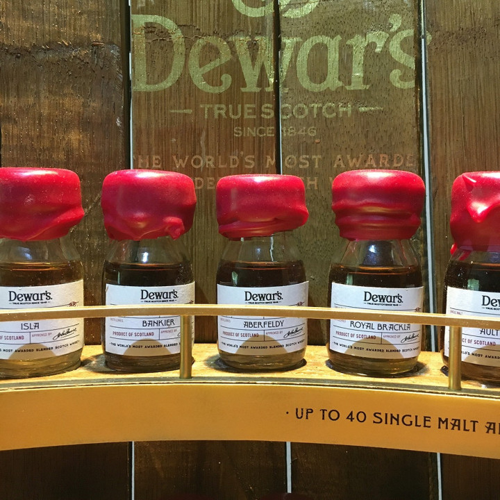 Glorifier Dewar's deluxe