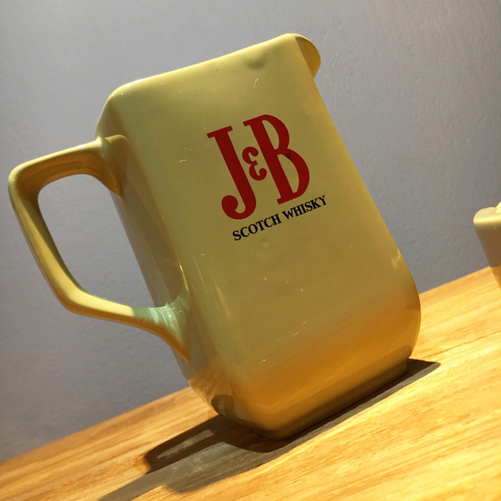 Set J&B Pichet + ashtray in ceramic