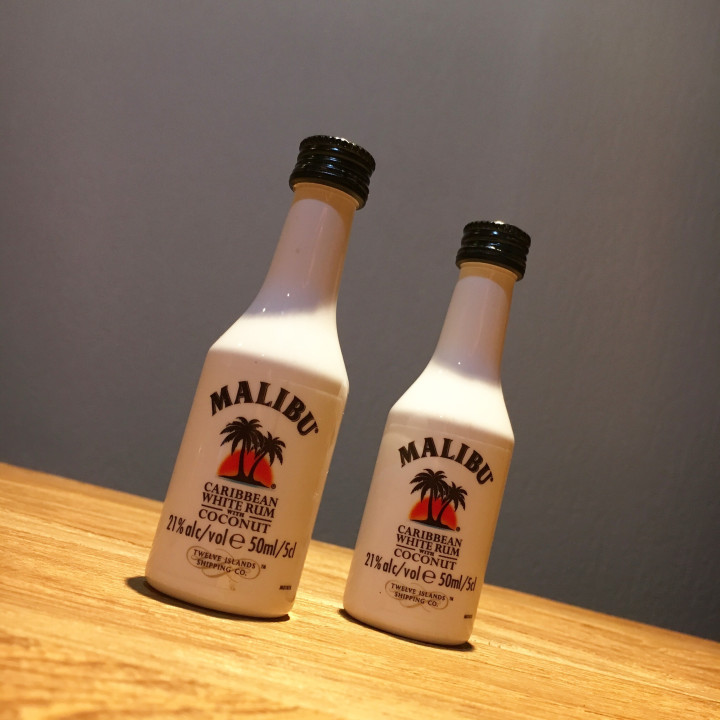 Miniature bottle Malibu x2