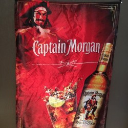 Banderole Captain Morgan...