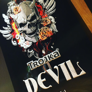 Plaat Trojka Devil metaal