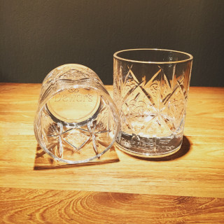 Glas Dewar's on the rocks model 1