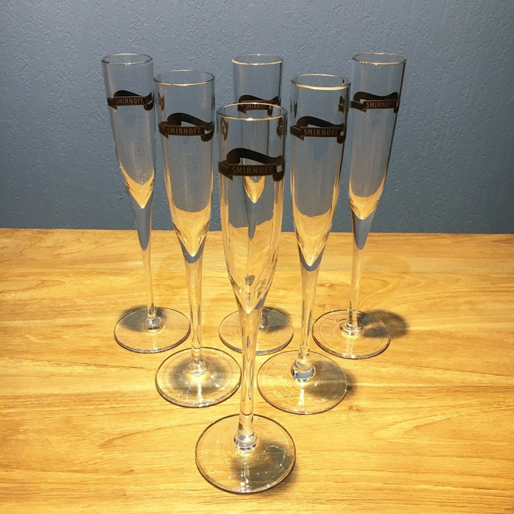 Glas fluit Smirnoff Black