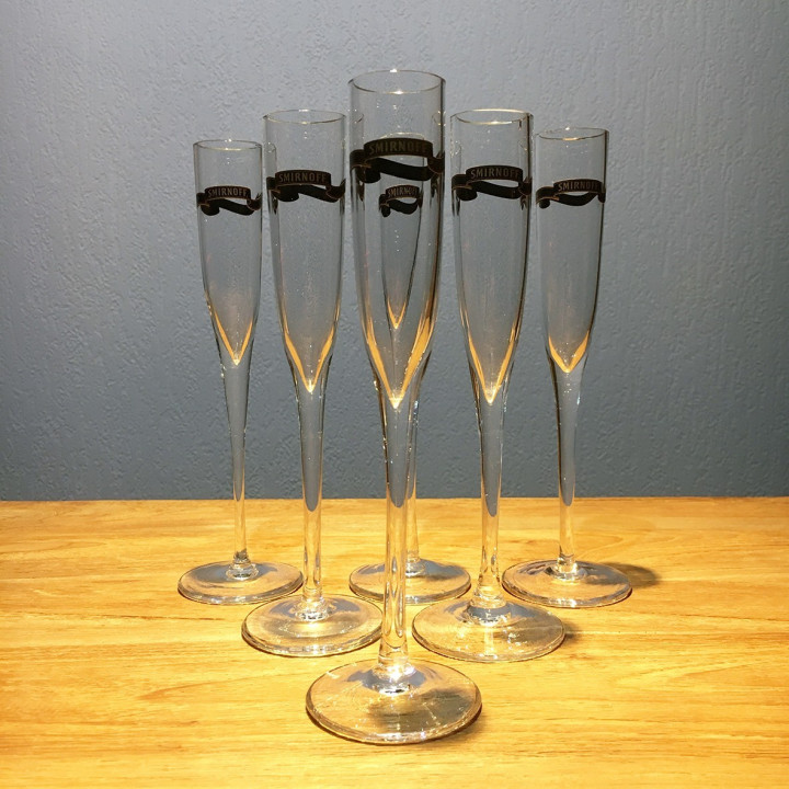 Glas fluit Smirnoff Black