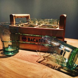Wooden basket Bacardi mojito and 6 glasses