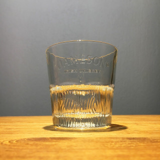 Glas Jameson on the rocks model 2