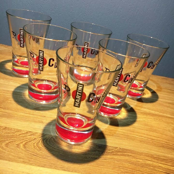 Verre Martini on the rocks fond rouge