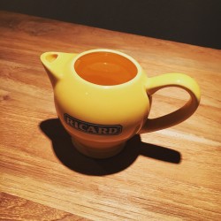 Petite cruche à eau Ricard céramique jaune
