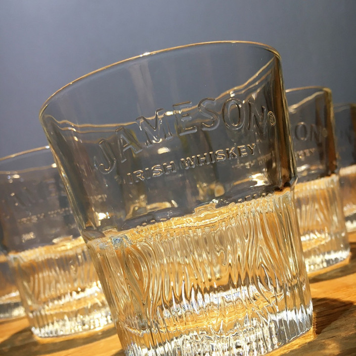 Glas Jameson on the rocks model 2