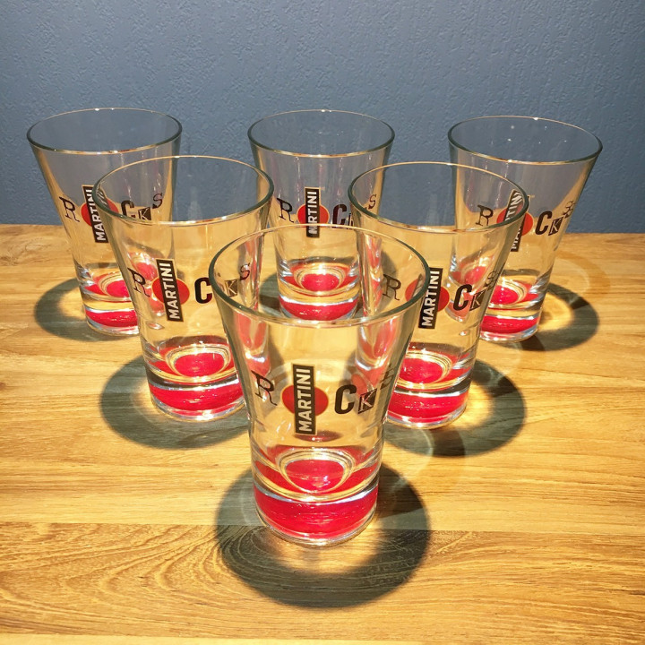 Verre Martini on the rocks fond rouge