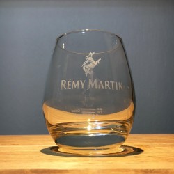 Glass Remy Martin on the rocks