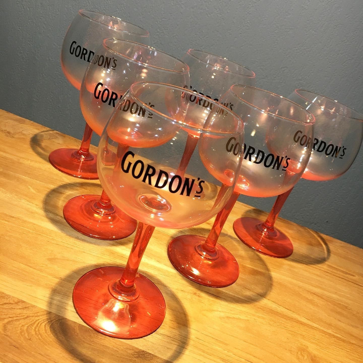Verre Gordon's London Dry Gin sur pied mod 2