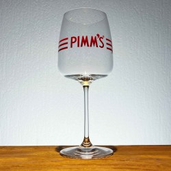 Verre Pimm's sur pied