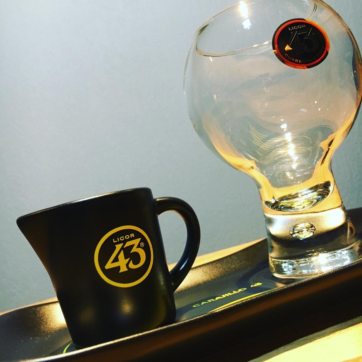 Digestif Saucer Licor 43 cup + glass