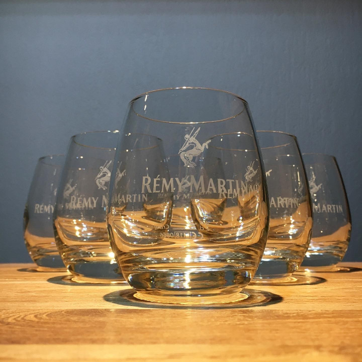 Glass Remy Martin on the rocks