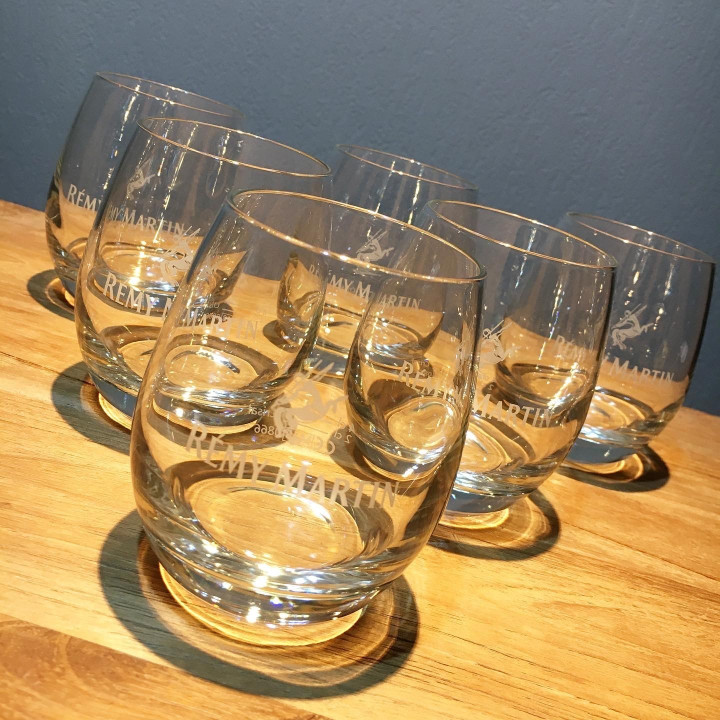 Glass Remy Martin on the rocks