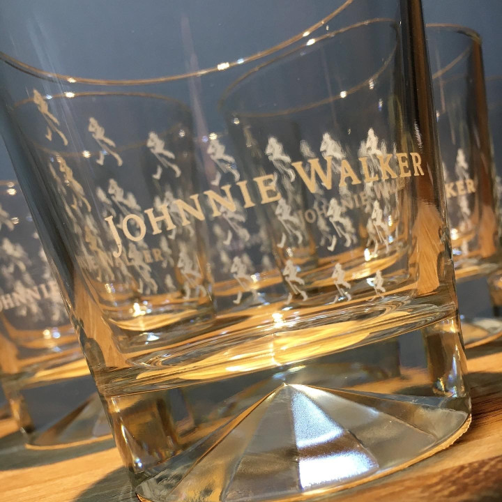 Glas Johnnie Walker on the rocks model 13