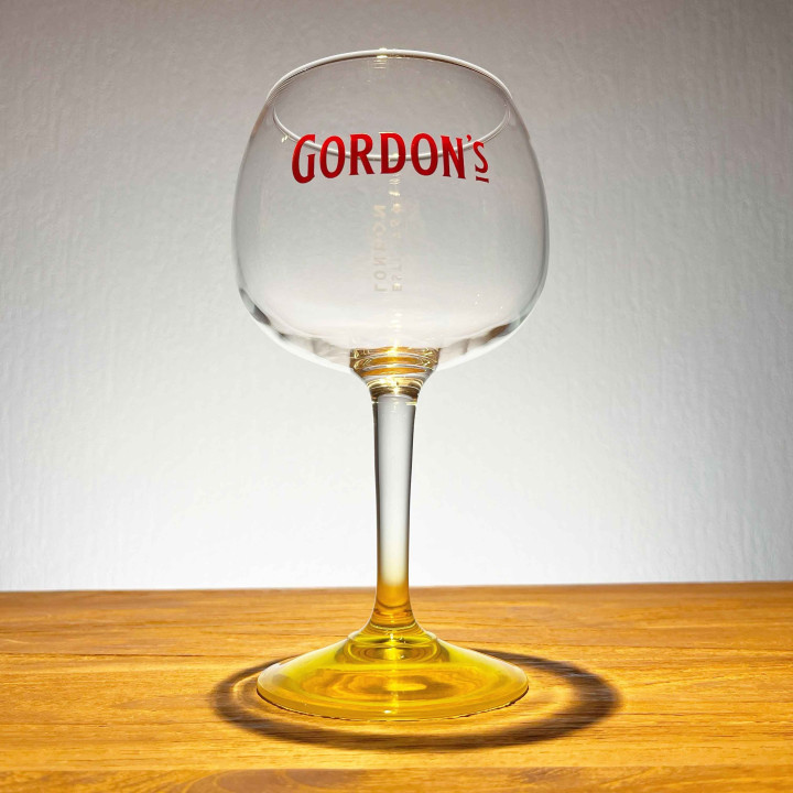 Verre Gordon's London Dry Gin sur pied mod 3