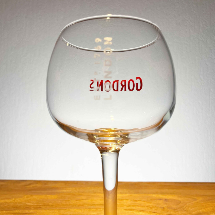 Verre Gordon's London Dry Gin sur pied mod 3