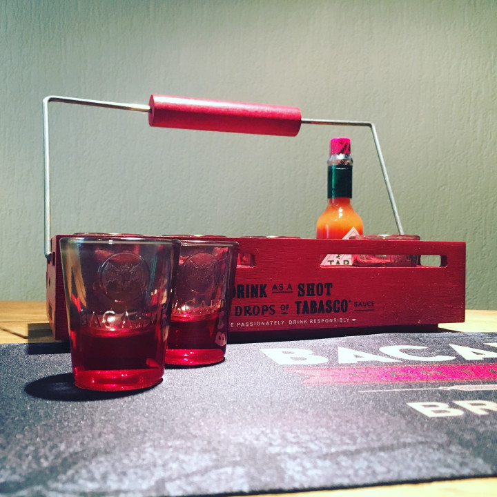Plateau Bacardi Fuego + 7 shooters + Fuego Barmat
